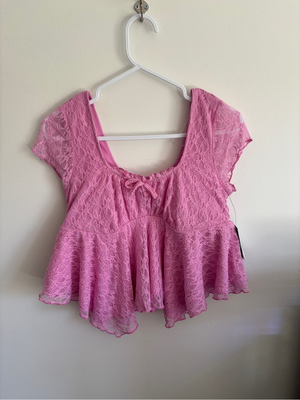 mysisterskloset Pink Lace Peplum Camisole with Scoop Neck